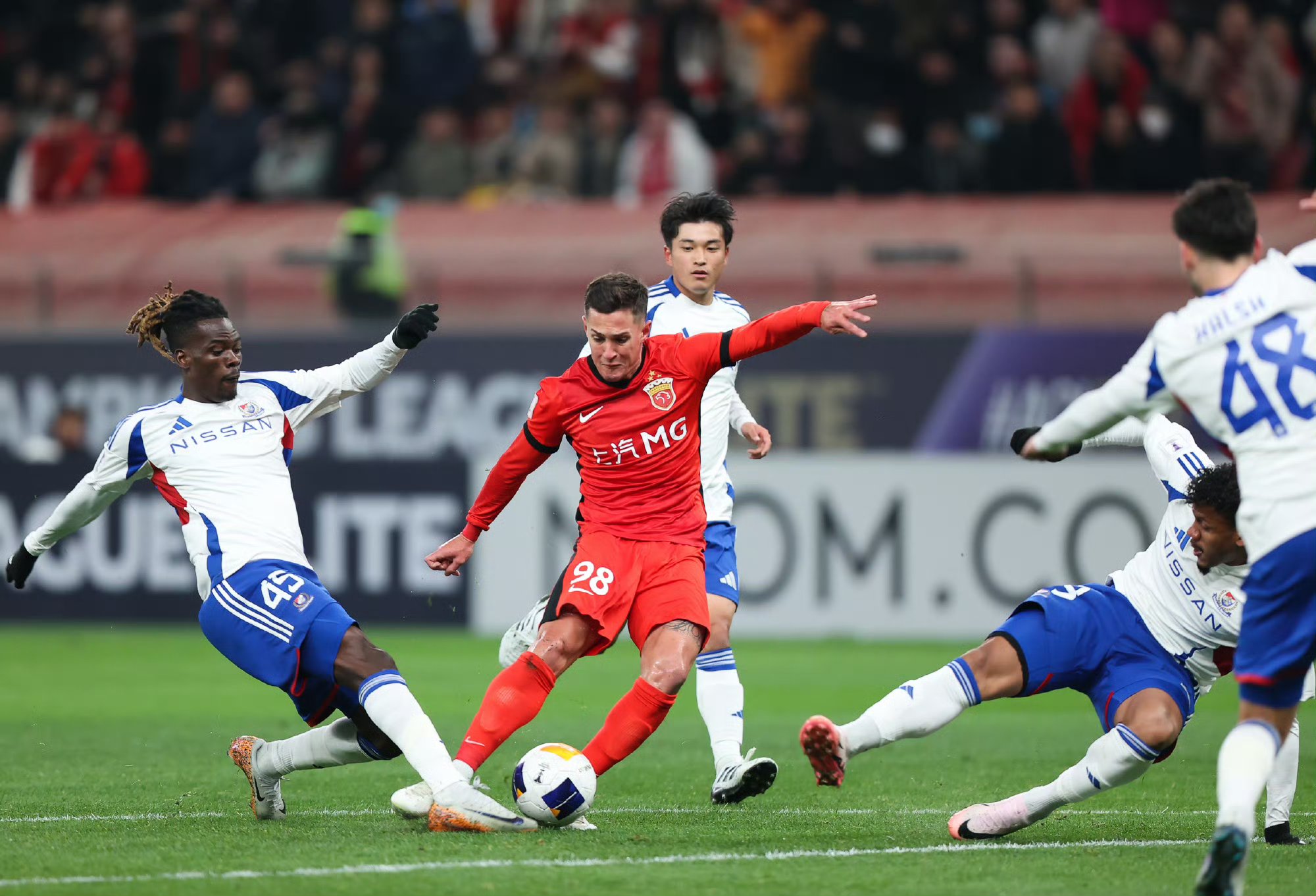 江南包含国际比赛日中超焦点战，塞维利亚门线救险，媒体盛赞，轮换策略成焦点的词条