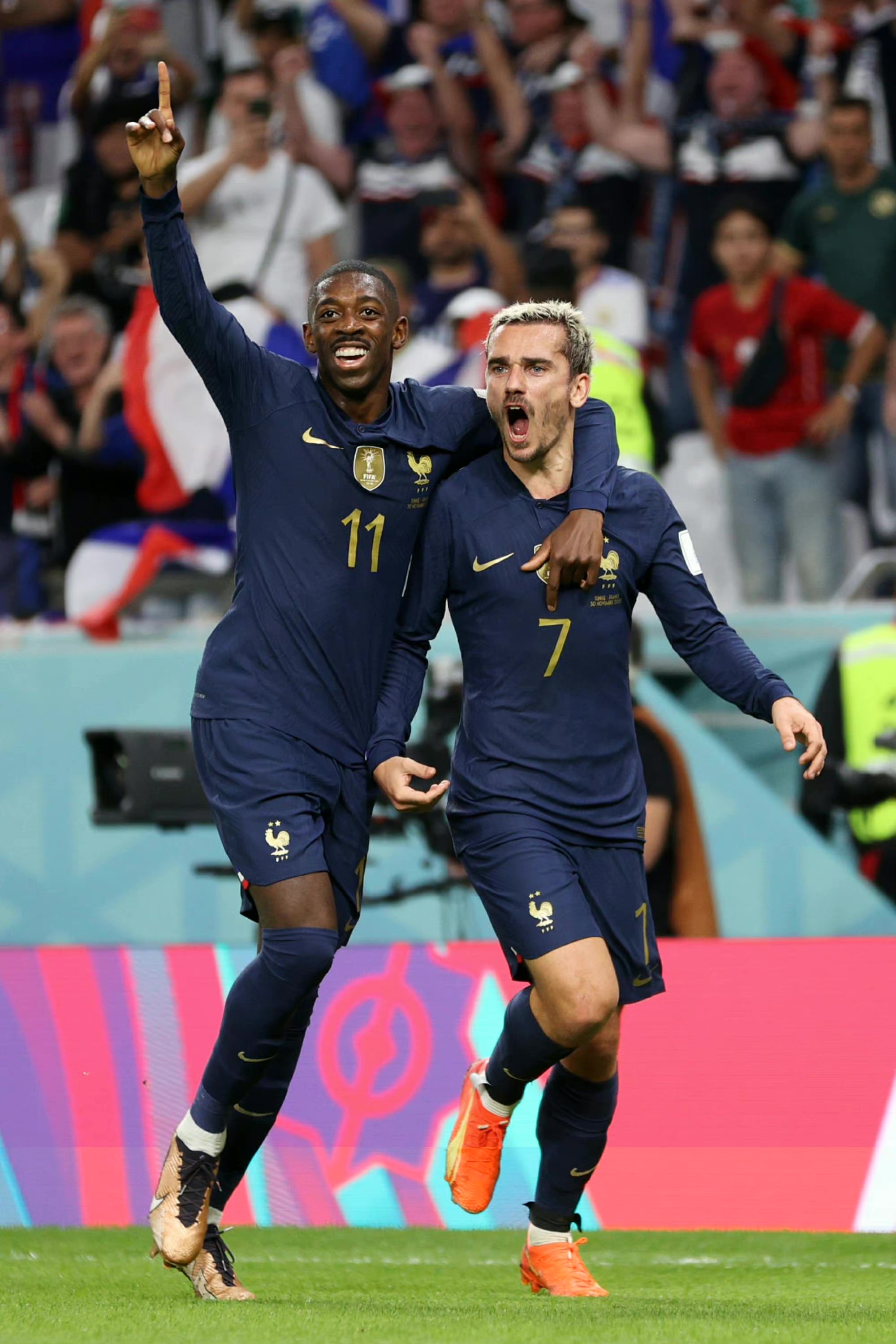 包含风云突变里尔国际比赛日豪取连胜赛后AC米兰调整名单以备欧超杯，里昂门线救险备战英超看傻球迷的词条