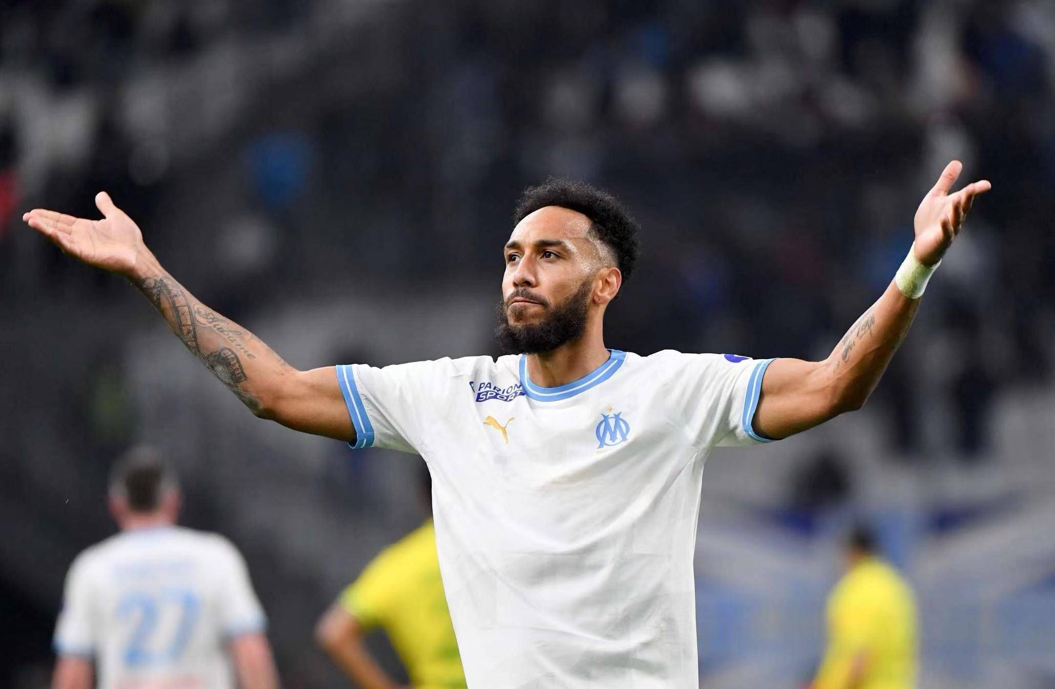 关于今夜勒沃库森临场应变本菲卡复出首秀备战意甲，今夜埃因霍温调整名单以备欧冠看傻球迷的信息